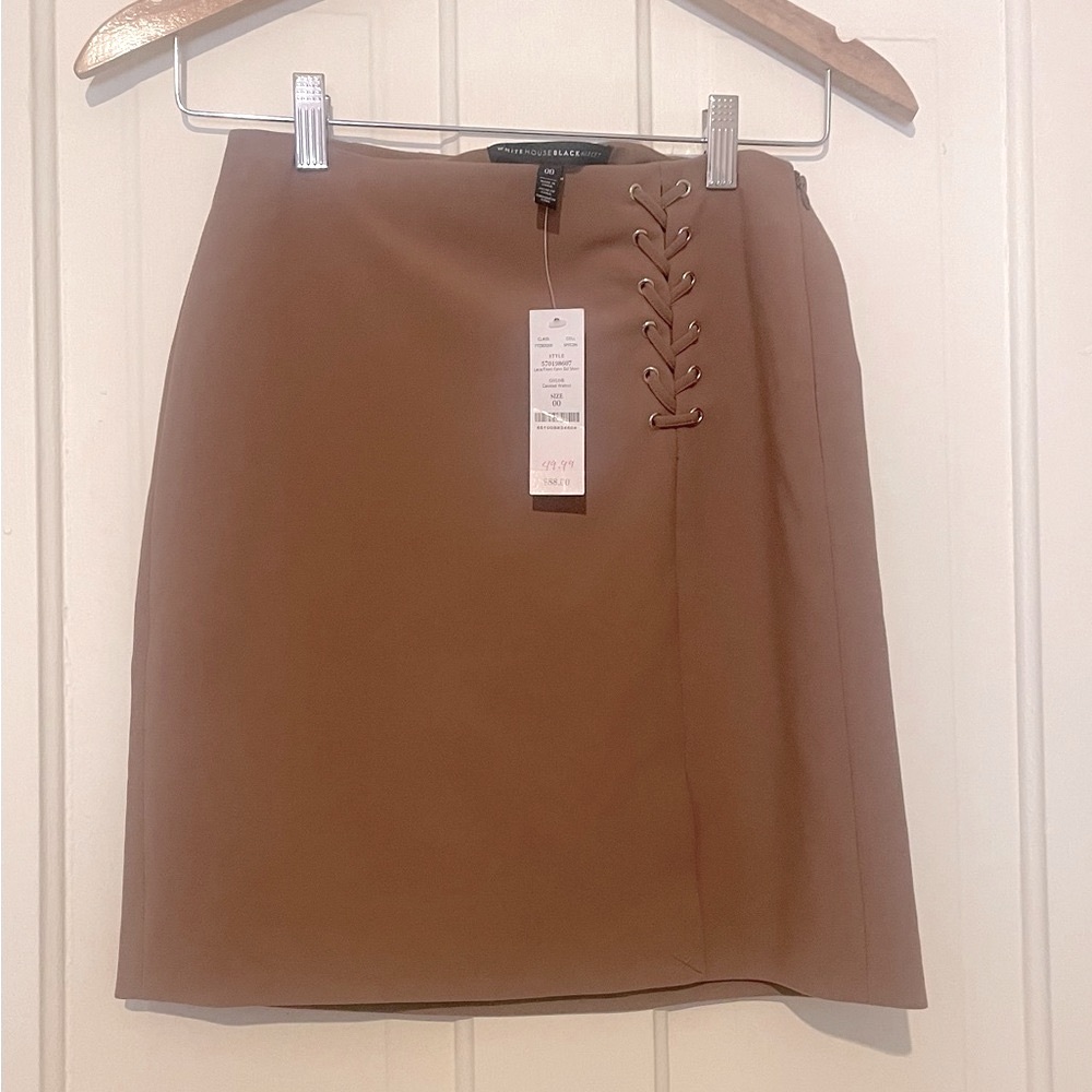 ***Additional Sale***White House/Black Market NWT beige skirt. Size 00 Org $36